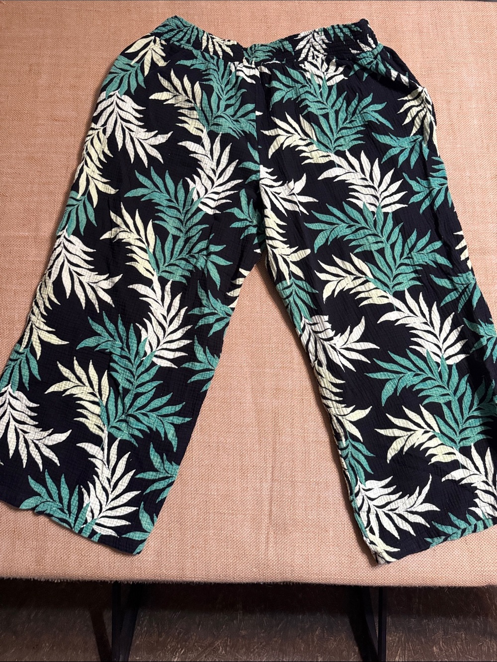 Joyspun Floral Wide Leg Pants in Black & Green Size 2x